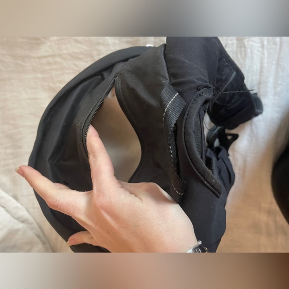 Black Lululemon running Backpack with section for camelbak hydration backpack - Picture 6 of 7